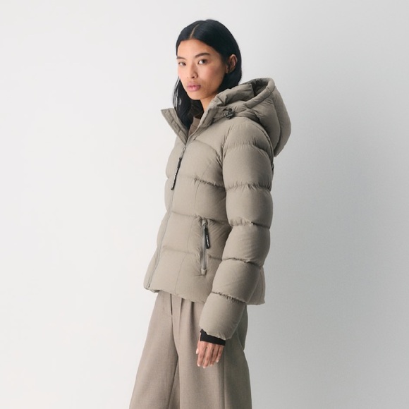 Aritzia The Super Puff SuperSnug down jacket - Picture 2 of 9